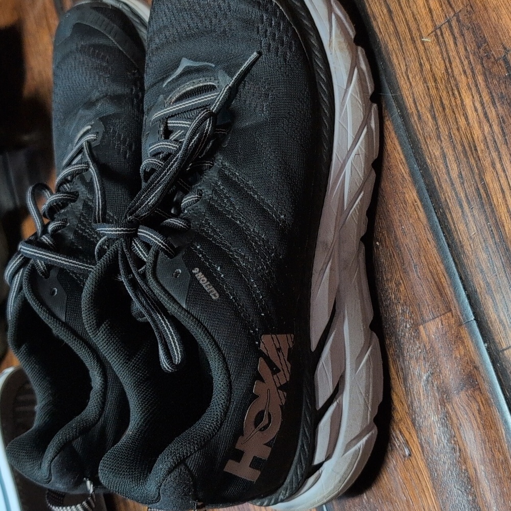 Hooks One One Clifton 6